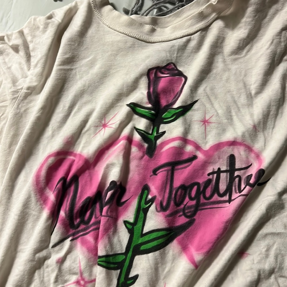 UNIF Never together roses t shirt